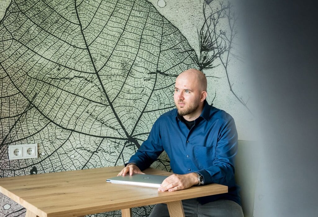 Sebastian Klingel am Laptop
