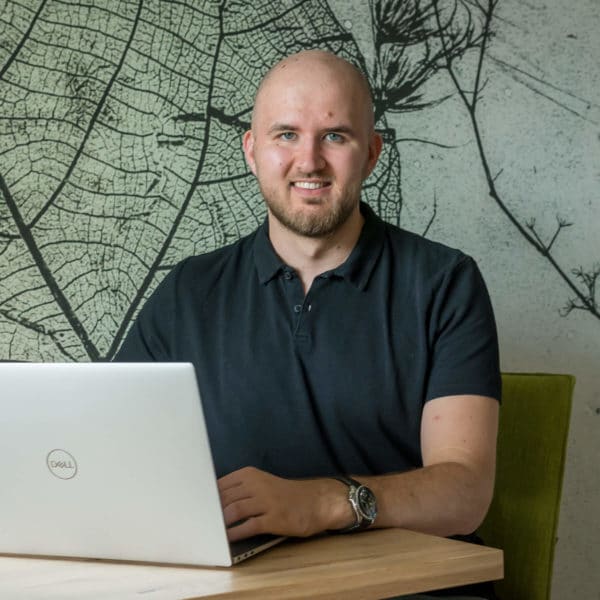 Sebastian Klingel am Laptop