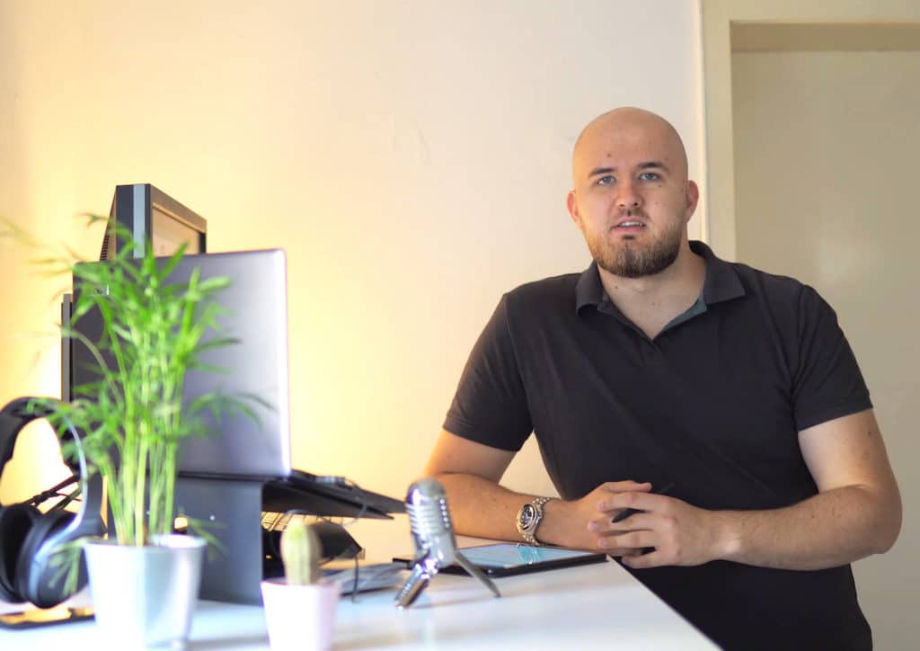 Sebastian Klingel am Schreibtisch